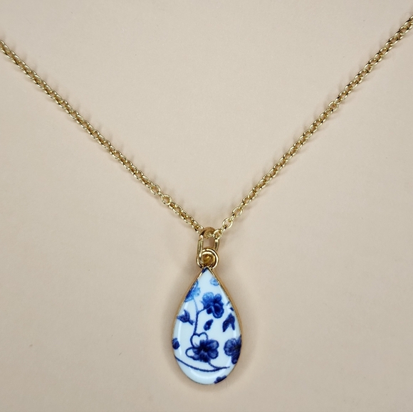 Handmade Jewelry - ​Charming Gold-Tone Blue & White Chinoiserie Teardrop Necklace